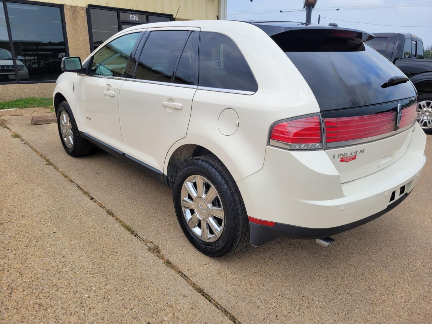 2008 WHITE Lincoln MKX FWD (2LMDU68C38B) with an 3.5L V6 DOHC 24V engine, 6-Speed Automatic Overdrive transmission, located at 533 S Seven Points BLVD, Seven Points, TX, 75143, (430) 255-4030, 32.313999, -96.209351 - Photo#3